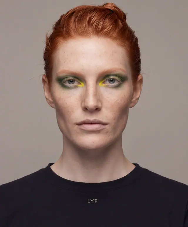 Alma Voss, Front view