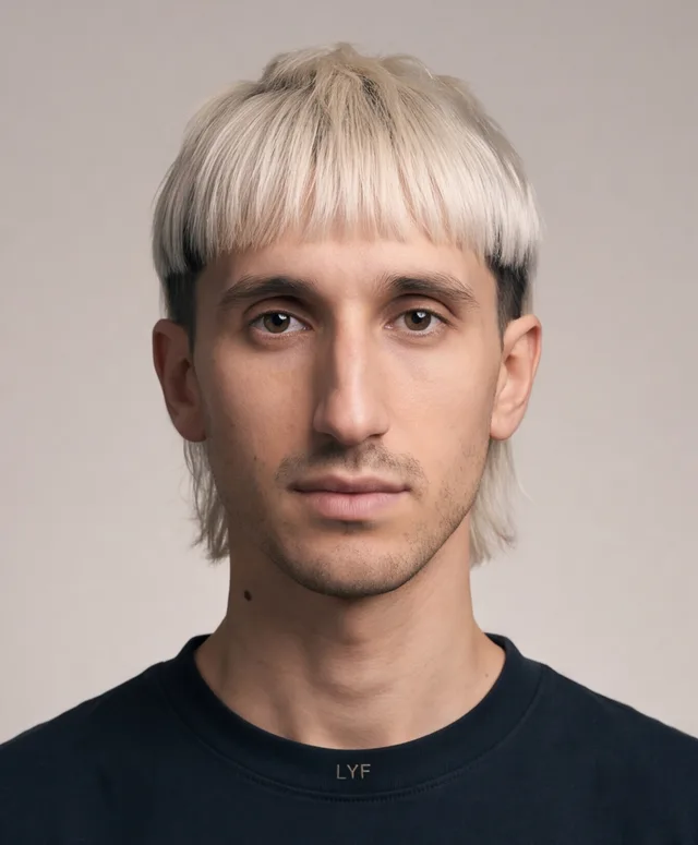Mika Voss, Front view