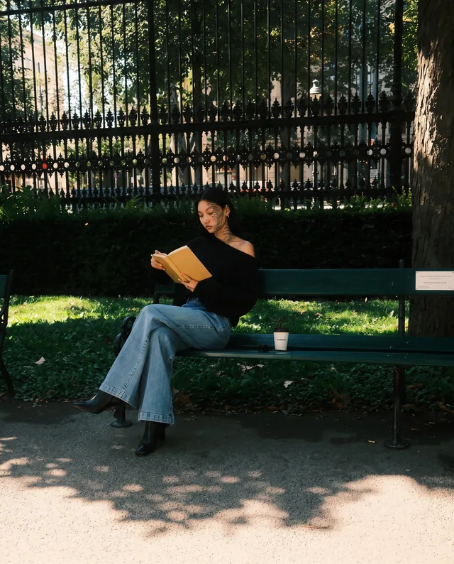 Shiori Moriyama · Reading in the shade · 2