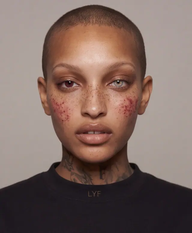 Zaria Monroe, Vedere frontală